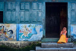 priest at Pashupatinath