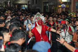 Daangi deity performing during Thimi Bhaila.