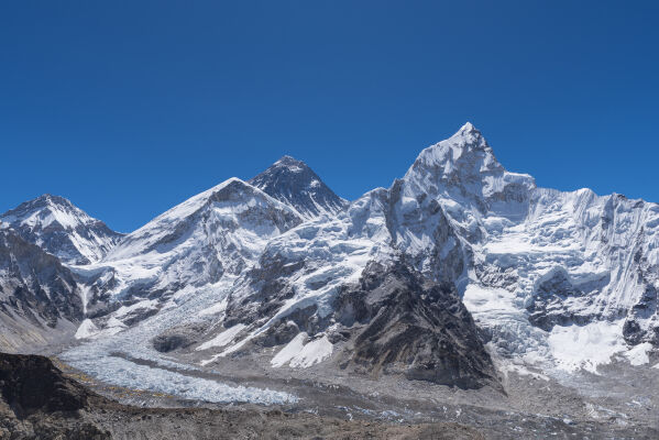 Mt. Everest clear blue sky view