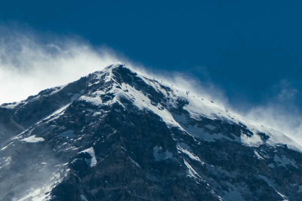 Climbers towards the roof of the world 