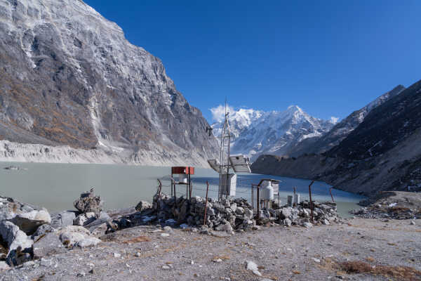 Tsho Rolpa Lake - early warning system