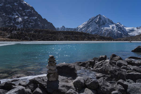Stone Balancing, Mini stupa, Dudh Kunda lake