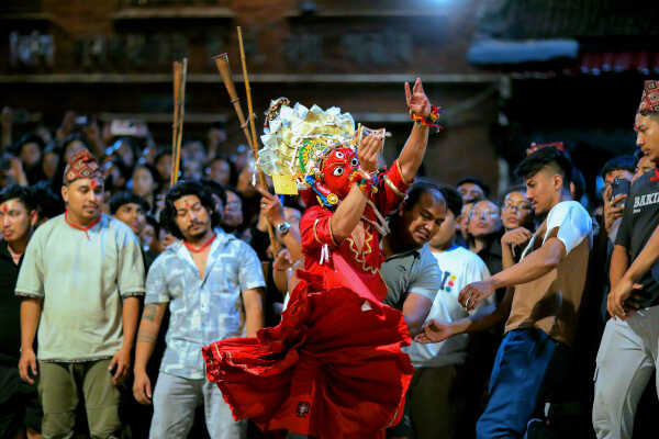 Daangi deity performing during Layaku Bhaila