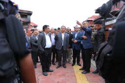 Kulman Ghising and Om Prakash Aryal Visit Ministerial Quarters