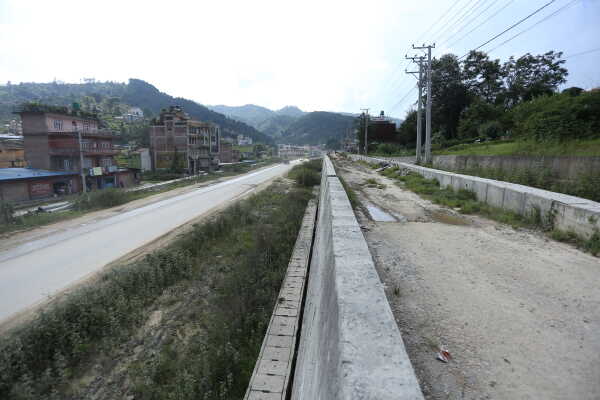 Minister Kulman Ghising Inspects Suryabinayak–Dhulikhel Road Construction Works (11)