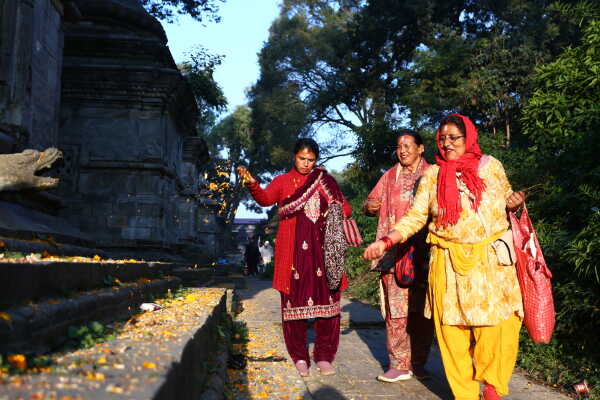 Balachaturdashi Ritual at Pashupatinath Devotees Offer Shatbij in Honor of Ancestors