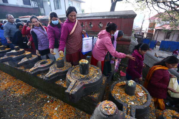 Balachaturdashi Ritual at Pashupatinath Devotees Offer Shatbij in Honor of Ancestors