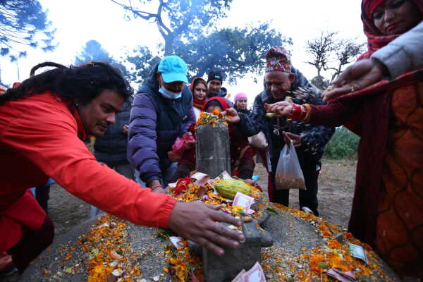Balachaturdashi Ritual at Pashupatinath Devotees Offer Shatbij in Honor of Ancestors