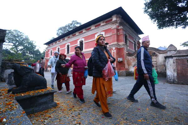 Balachaturdashi Ritual at Pashupatinath Devotees Offer Shatbij in Honor of Ancestors