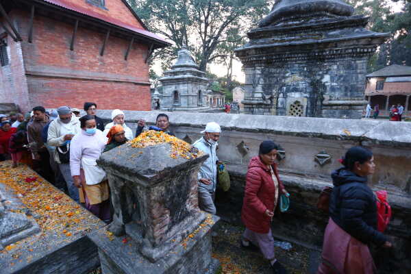 Balachaturdashi Ritual at Pashupatinath Devotees Offer Shatbij in Honor of Ancestors