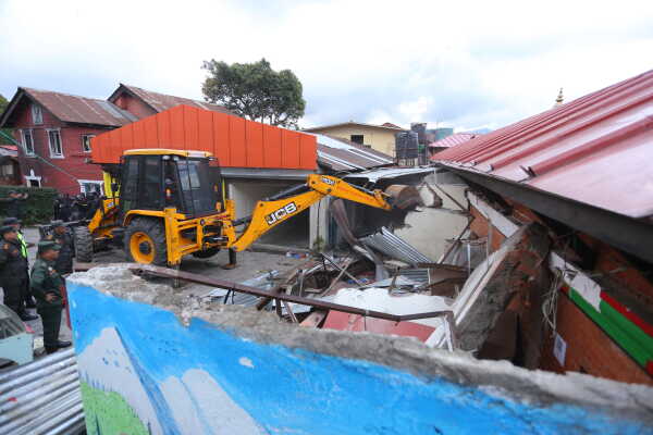 Kathmandu Metropolitan City Demolishes Illegal Structures in Thapathali Heritage Area (10)