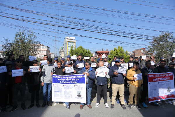 Sahid Smarak League Clubs Stage Peaceful Protest at ANFA Gate
