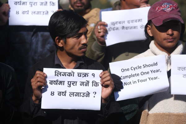 Sahid Smarak League Clubs Stage Peaceful Protest at ANFA Gate