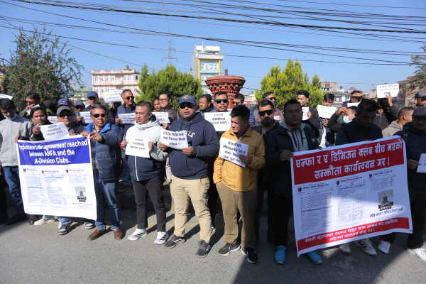 Sahid Smarak League Clubs Stage Peaceful Protest at ANFA Gate