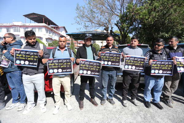 Nepal Pharmaceutical Traders Stage Peaceful Sit-in Demanding Repeal of Controversial Drug Act Sub-Section