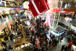 Christmas Eve Brings Festive Rush Across Kathmandu Valley Malls (6)