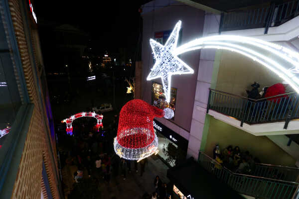 Christmas Eve Brings Festive Rush Across Kathmandu Valley Malls (8)
