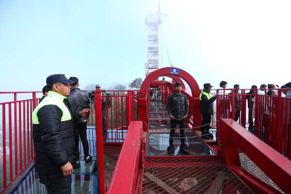 Skywalk in Bhedetar Sees Surge of Visitors on New Year 2026