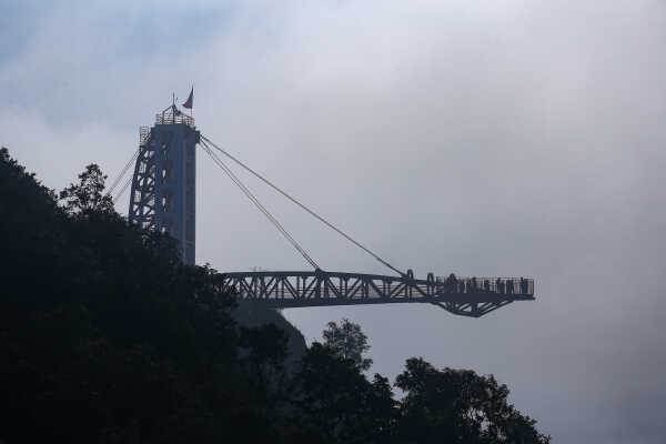 Skywalk in Bhedetar Sees Surge of Visitors on New Year 2026