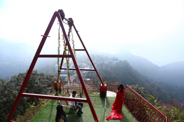 Skywalk in Bhedetar Sees Surge of Visitors on New Year 2026