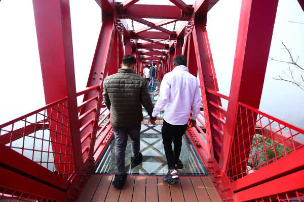 Skywalk in Bhedetar Sees Surge of Visitors on New Year 2026