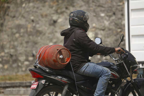 Cooking Gas Shortage Leads to Half-Cylinder Sales in Kathmandu