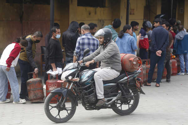 Cooking Gas Shortage Leads to Half-Cylinder Sales in Kathmandu