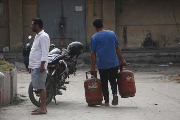 Cooking Gas Shortage Leads to Half-Cylinder Sales in Kathmandu