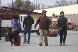 Cooking Gas Shortage Leads to Half-Cylinder Sales in Kathmandu