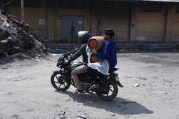 Cooking Gas Shortage Leads to Half-Cylinder Sales in Kathmandu