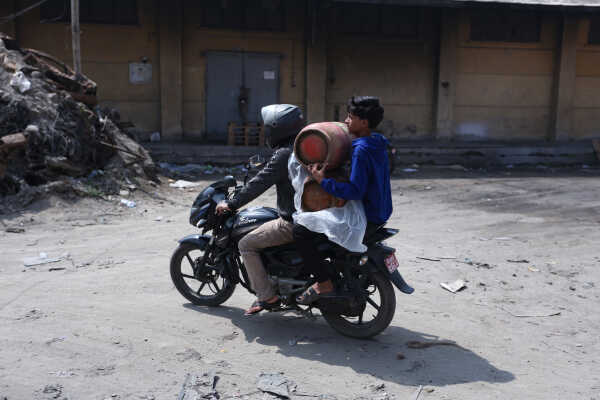 Cooking Gas Shortage Leads to Half-Cylinder Sales in Kathmandu