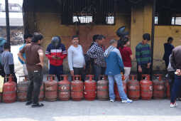 Cooking Gas Shortage Leads to Half-Cylinder Sales in Kathmandu