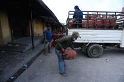 Cooking Gas Shortage Leads to Half-Cylinder Sales in Kathmandu