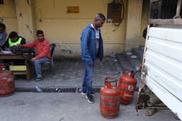 Cooking Gas Shortage Leads to Half-Cylinder Sales in Kathmandu