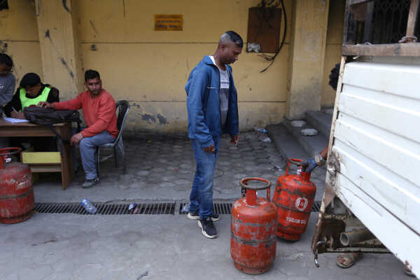 Cooking Gas Shortage Leads to Half-Cylinder Sales in Kathmandu