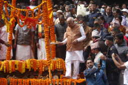 KP Sharma Oli Performs Last Rites of His Father Mohan Prasad Oli