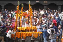 KP Sharma Oli Performs Last Rites of His Father Mohan Prasad Oli