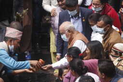 KP Sharma Oli Performs Last Rites of His Father Mohan Prasad Oli