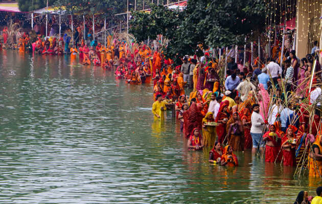 Pond full of Devotees